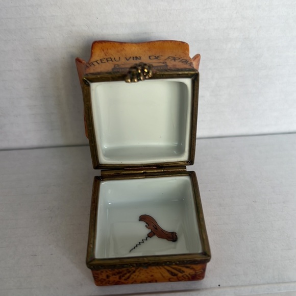 AUTHENTIC LIMOGES BOX W 4 wine bottles - Picture 3 of 4